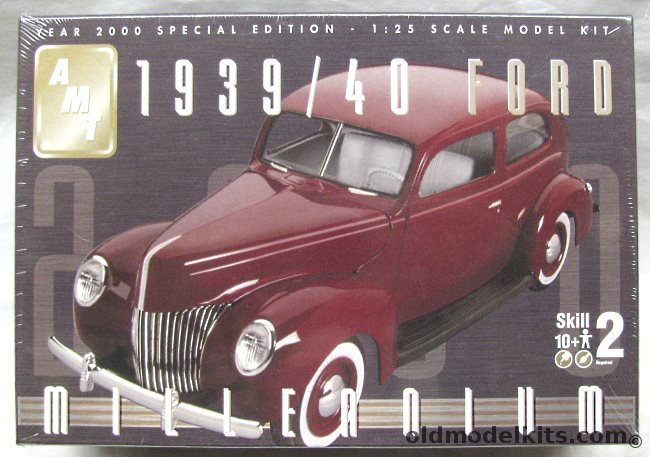 AMT 1/25 1939 / 1940 Ford Sedan - 3 In 1 Kit - Build It Stock / Custom / Compeition, 30262 plastic model kit